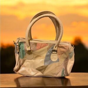 Woman's (vintage) handbag